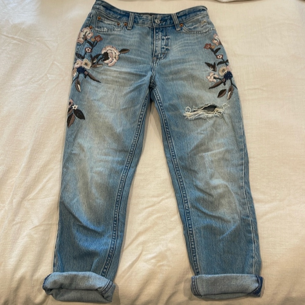Abercrombie & Fitch Annie High-rise Girlfriend jeans w pink embroidered flowers
